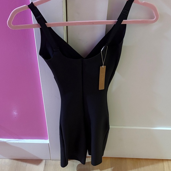 SKIMS Black Bodysuit - Picture 5 of 5